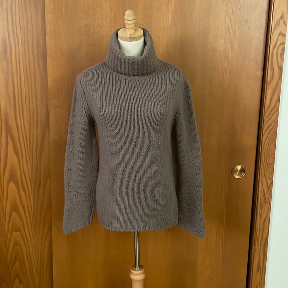 Brochu Walker knit pullover sweater. Medium in cement gray! Good condition.